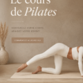 Une femme faisant du Pilates dans un salon lumineux, pratiquant des exercices de respiration.