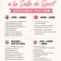 Femme s'entraînant en salle de sport avec des poids