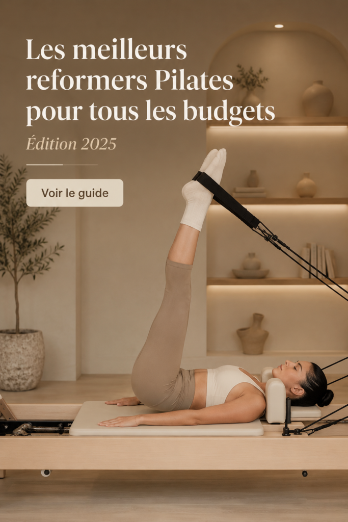 Une femme utilisant une machine de Pilates Reformer dans un studio de fitness.