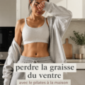 Femme pratiquant le Pilates à la maison pour tonifier son ventre.