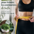 Un smoothie au persil frais sur une table en bois