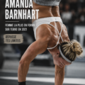Portrait d'Amanda Barnhart, neuvième femme la plus en forme en 2021, dans un cadre sportif.