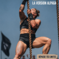 Femme pratiquant le CrossFit, souriante et dynamique