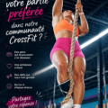 Femme s'entraînant lors d'une séance de CrossFit en groupe, montrant l'esprit d'équipe.