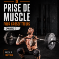 Personne faisant du crossfit avec des poids, idéale pour illustrer un programme musculaire.