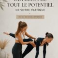 Femme souriante pratiquant une activité physique en plein air.