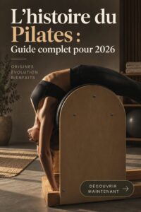 Une femme en pleine séance de Pilates, souriante et concentrée