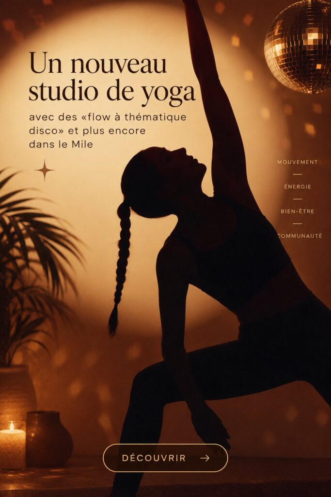 Séance de yoga disco avec des participantes dans un studio lumineux au Mile-End.