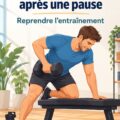Femme en train de soulever des poids pour récupérer sa masse musculaire après une pause.